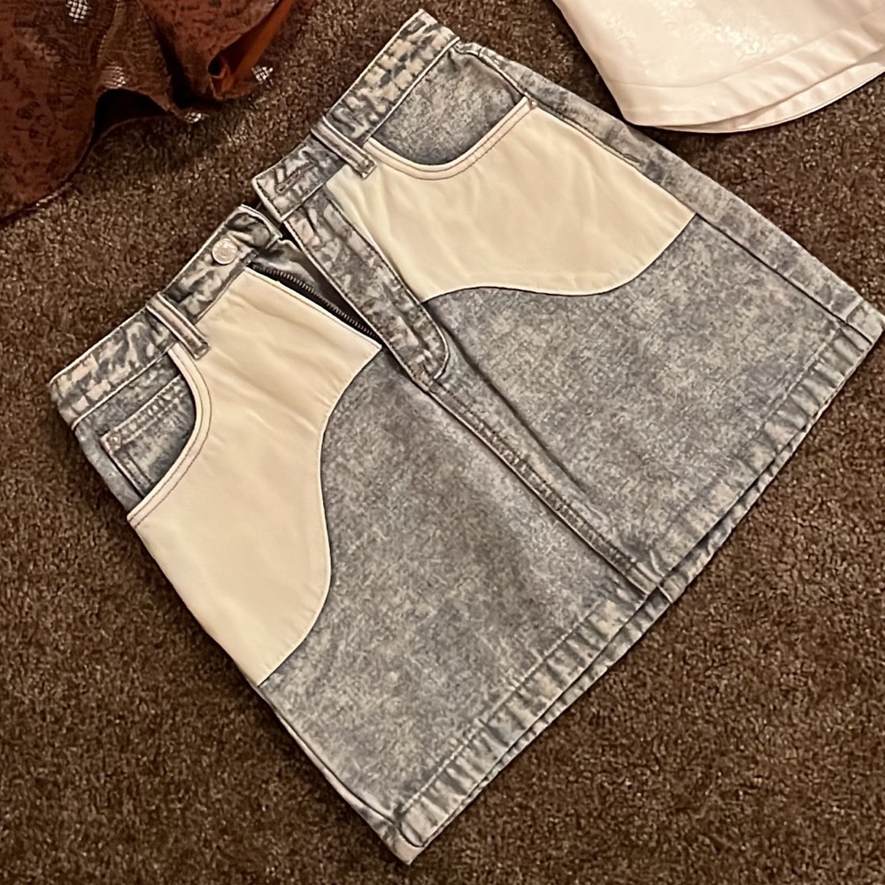 Size small skirt.